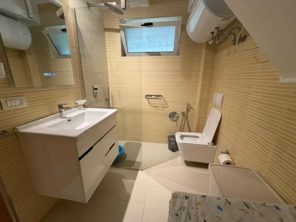 Tirane, jepet me qera apartament 1+1+Ballkon Kati 1, 64 m² 530 € (21 Dhjetori)