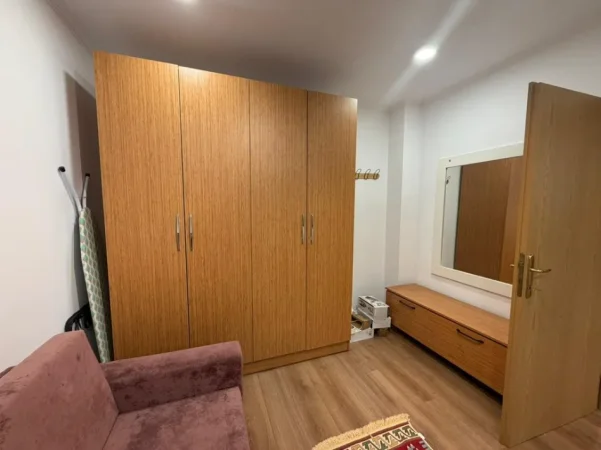 Tirane, jepet me qera apartament 1+1+Ballkon Kati 1, 64 m² 530 € (21 Dhjetori)