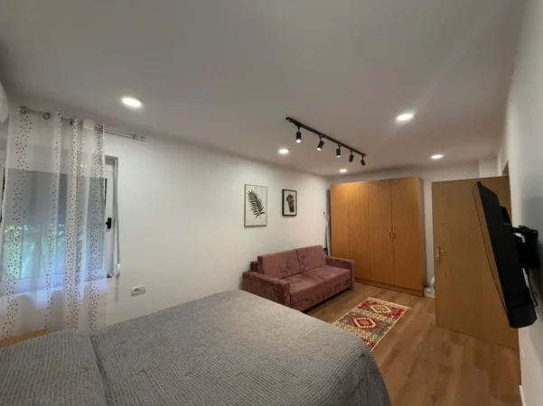 Tirane, jepet me qera apartament 1+1+Ballkon Kati 1, 64 m² 530 € (21 Dhjetori)