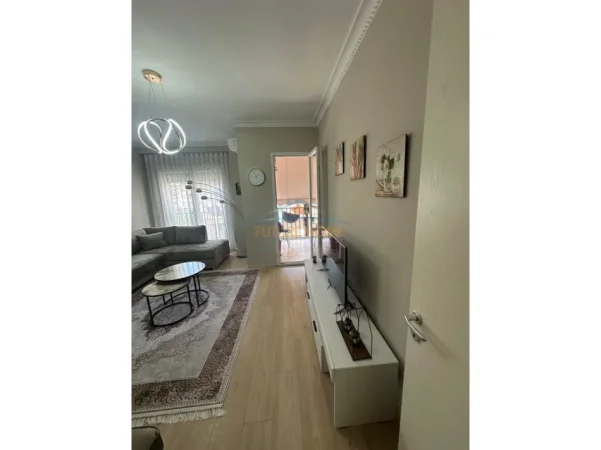 Tirane, jepet me qera apartament 1+1+Ballkon Kati 2, 74 m² 650 € (Ali Demi)