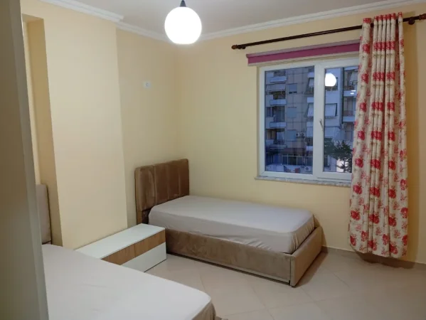 Tirane, jepet me qera apartament 2+1+Ballkon Kati 3, 110 m² 500 € (Astir)