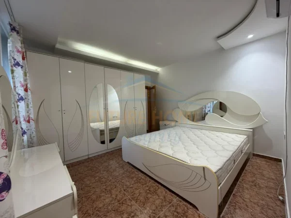 Tirane, jepet me qera apartament 2+1+Ballkon Kati 1, 110 m² 650 € (Shkolla e Baletit)