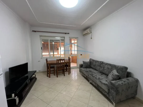 Tirane, jepet me qera apartament 2+1+Ballkon Kati 2, 69 m² 500 € (ish Dogana)