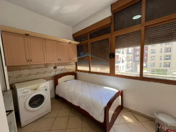 Tirane, jepet me qera apartament 2+1+Ballkon Kati 2, 69 m² 500 € (ish Dogana)