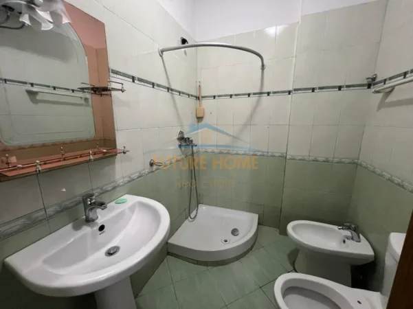 Tirane, jepet me qera apartament 2+1+Ballkon Kati 2, 69 m² 500 € (ish Dogana)