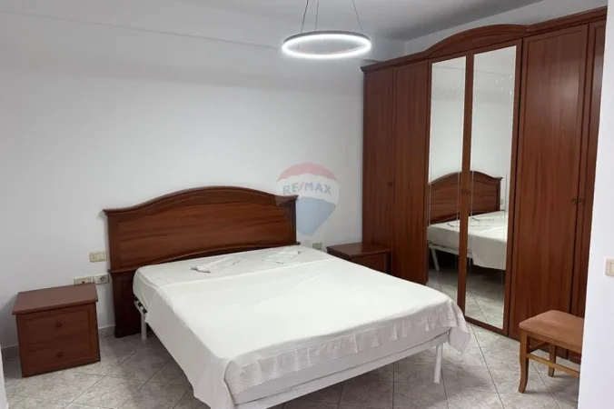 Tirane, jepet me qera apartament 3+1 Kati 5, 110 m² 750 € 