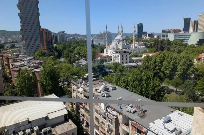 Tirane, jepet me qera apartament 1+1 Kati 5, 80 m² (Bajram curri)