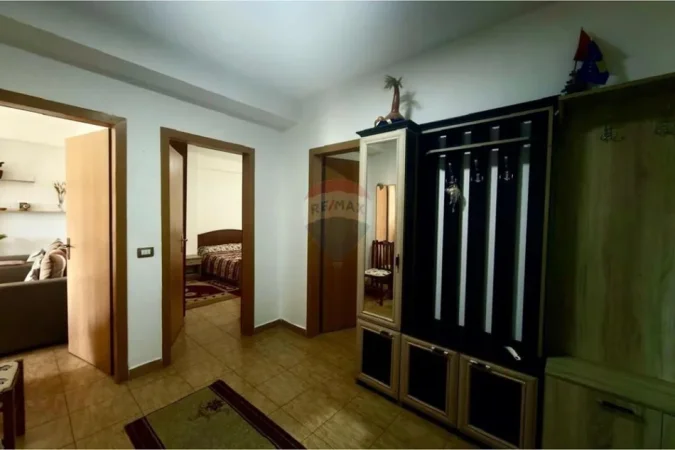 Tirane, jepet me qera apartament 2+1 Kati 2, 120 m² 550 € (Blloku gintash)