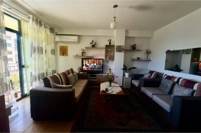 Tirane, jepet me qera apartament 2+1 Kati 2, 120 m² 550 € (Blloku gintash)