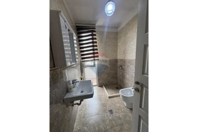Tirane, jepet me qera apartament 2+1 Kati 9, 100 m² 700 € 