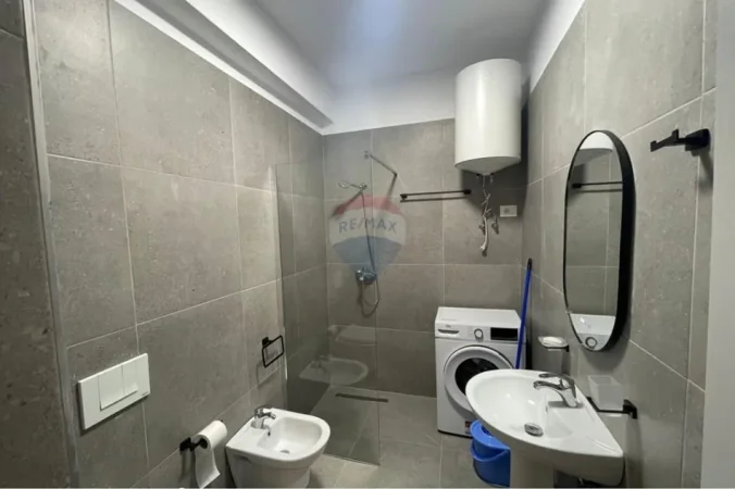 Tirane, jepet me qera apartament 1+1 Kati 3, 80 m² 550 € (Urban gate)