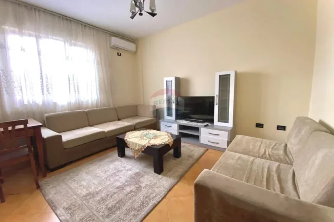 Tirane, jepet me qera apartament 2+1 , 55 € 