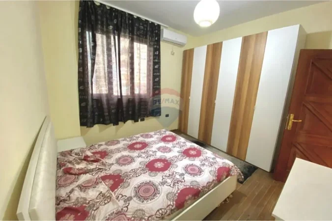 Tirane, jepet me qera apartament 2+1 , 55 € 