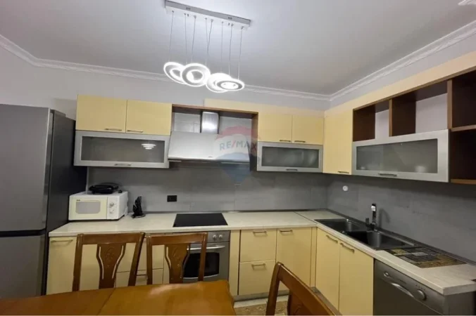 Tirane, jepet me qera apartament 2+1 Kati 5, 88 m² 750 € 