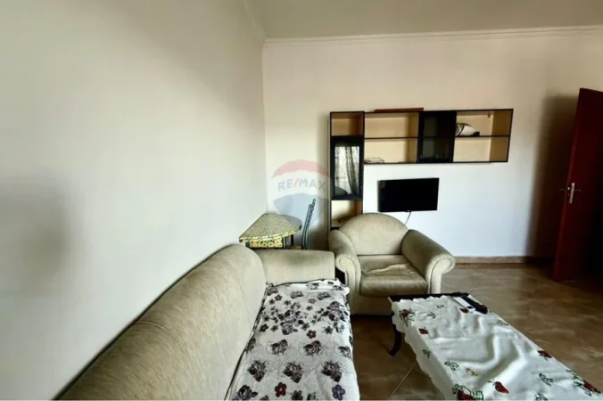 Tirane, jepet me qera apartament 1+1 Kati 7, 70 m² 350 € (Osman jonuzi)