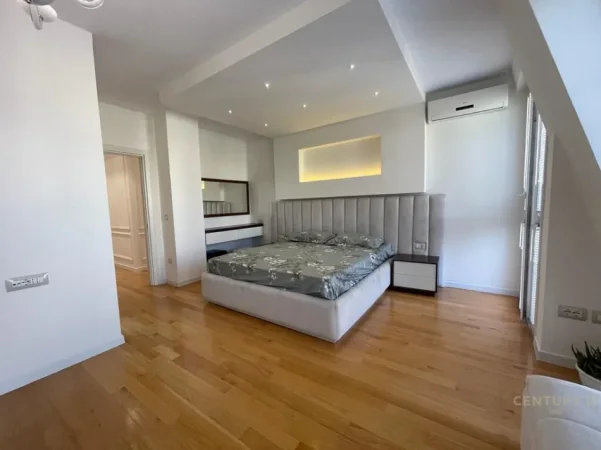 Tirane, jepet me qera 3+1+Ballkon Kati 5, 180 m² 