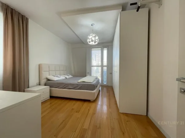Tirane, jepet me qera 3+1+Ballkon Kati 5, 180 m² 