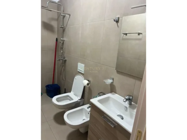 Tirane, jepet me qera apartament 1+1+Ballkon Kati 2, 55 m² 500 € (5 maji)