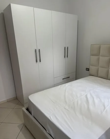 Tirane, jepet me qera apartament 1+1 Kati 3, 60 m² (Rruga Myslym Keta)
