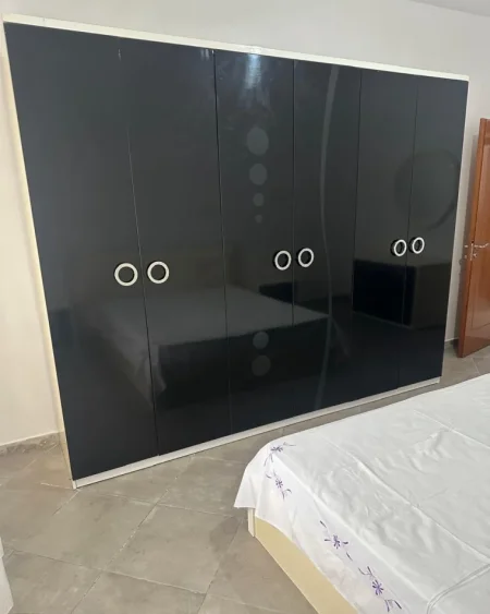Tirane, jepet me qera apartament 1+1 Kati 3, 60 m² (Rruga Myslym Keta)