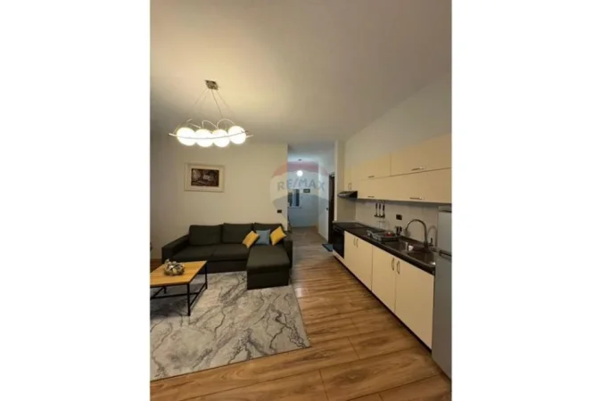 Tirane, jepet me qera apartament 2+1 , 100 m² 800 € (Myslym shyri)