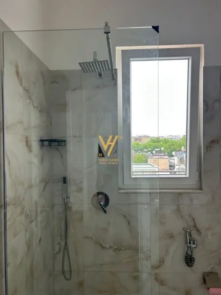 Tirane, jepet me qera apartament 1+1+Ballkon Kati 3, 50 m² 470 € (ALI DEMI)