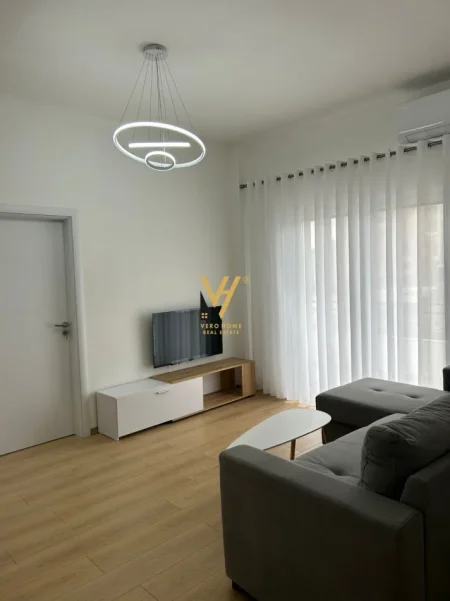 Tirane, jepet me qera apartament 1+1+Ballkon Kati 3, 50 m² 470 € (ALI DEMI)