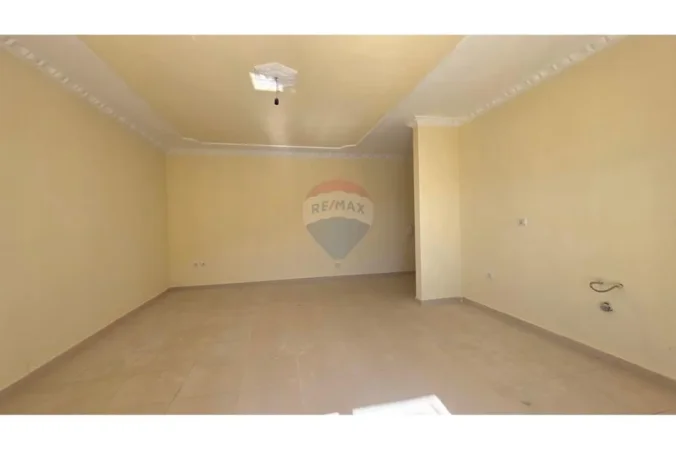 Vlore - Lungomare, shitet apartament 1+1 Kati 5, 79 m² 157.000 € (Lungomare, Vlorë)