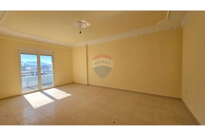 Vlore - Lungomare, shitet apartament 1+1 Kati 5, 79 m² 157.000 € (Lungomare, Vlorë)