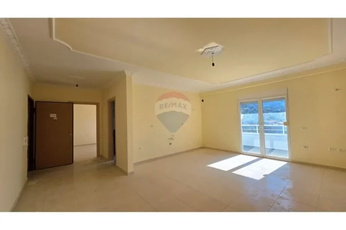 Vlore - Lungomare, shitet apartament 1+1 Kati 5, 79 m² 157.000 € (Lungomare, Vlorë)