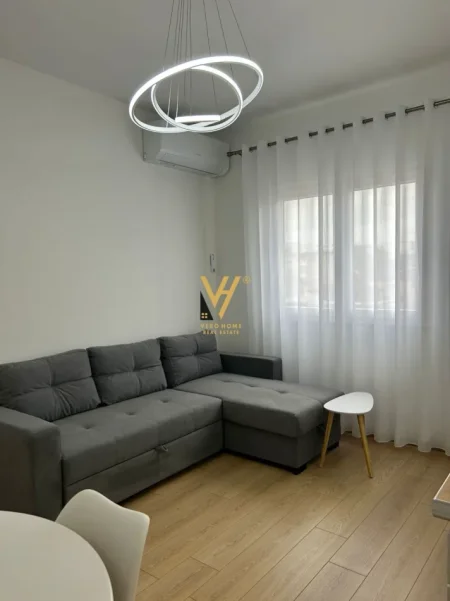 Tirane, jepet me qera apartament 1+1+Ballkon Kati 3, 50 m² 420 € (ALI DEMI)