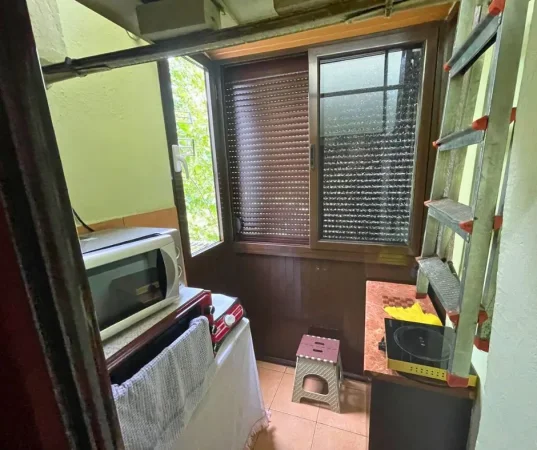Tirane, jepet me qera apartament 1+1+Ballkon Kati 4, 50 m² 500 € (Bllok)