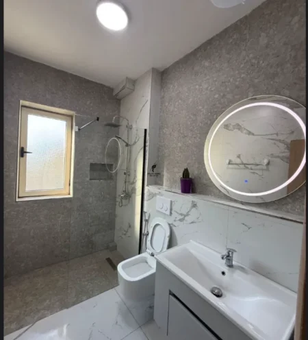 Tirane, jepet me qera apartament 2+1 Kati 3, 115 m² 650 € (DON BOSKO)