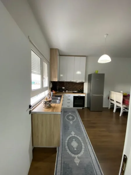 Tirane, jepet me qera apartament 1+1+Ballkon Kati 5, 128 m² 399 € (Koder Kamez prane "Fafa")