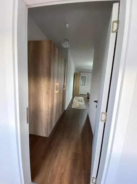 Tirane, jepet me qera apartament 1+1+Ballkon Kati 5, 128 m² 399 € (Koder Kamez prane "Fafa")
