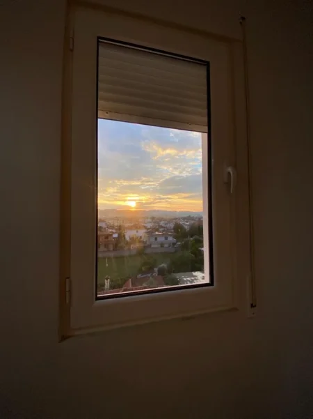 Tirane, jepet me qera apartament 1+1+Ballkon Kati 5, 128 m² 399 € (Koder Kamez prane "Fafa")