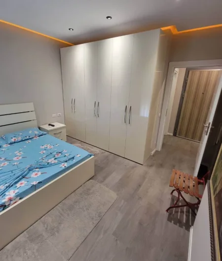 Tirane, jepet me qera apartament 2+1 Kati 5, 111 m² 800 € 