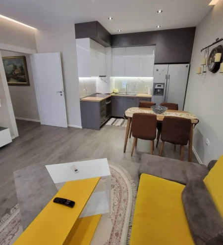 Tirane, jepet me qera apartament 2+1 Kati 5, 111 m² 800 € 