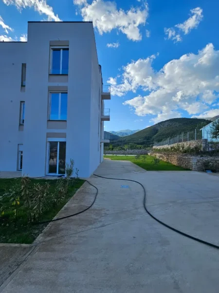 🔵 Shitet: 1+1 Himarë ( te kalçeto) 📍 - (120.000 Eu) Sip : 52 m² & 1 post parkimi përfshirë || 120.000 euro || Pallat i sapo përfunduar🔥🔥