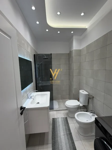 Tirane, shitet apartament 2+1+Ballkon Kati 1, 103 m² 223.000 € (KOMPLEKSI GOLDEN PARK)