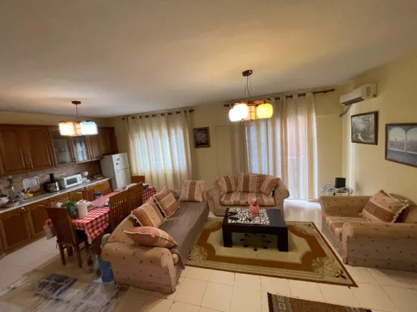 Tirane, jepet me qera apartament 2+1+Ballkon Kati 5, 96 m² 700 € (Komuna e parisit)