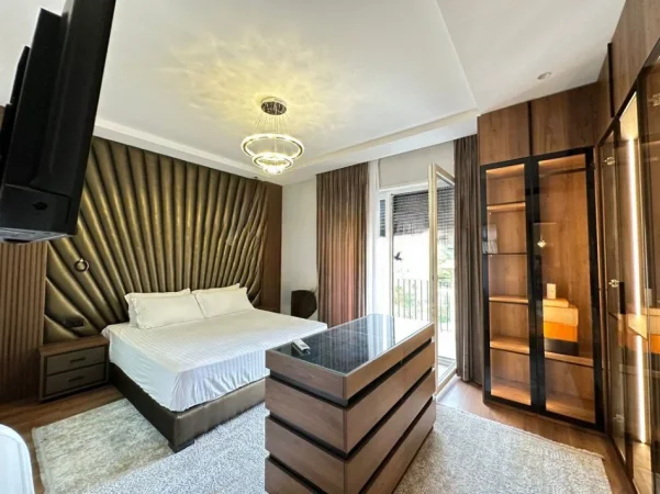 Tirane, jepet me qera apartament 2+1+Ballkon Kati 3, 90 m² 1.300 € (TEG)