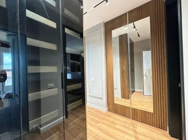 Tirane, jepet me qera apartament 2+1+Ballkon Kati 3, 90 m² 1.300 € (TEG)