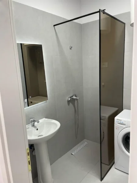 Tirane, jepet me qera apartament 1+1 Kati 5, 55 m² 450 € (Astir)