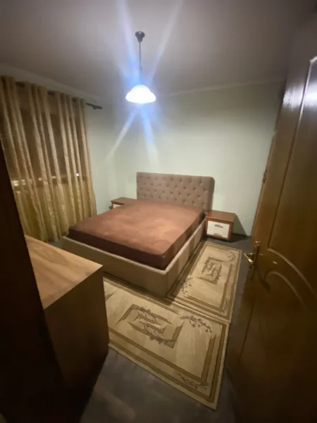 Tirane, jepet me qera apartament 1+1 Kati 2, 60 m² 400 € (laprake)