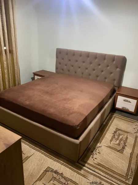 Tirane, jepet me qera apartament 1+1 Kati 2, 60 m² 400 € (laprake)