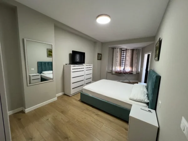 Tirane, shitet apartament 2+1+Ballkon , 162 m² 