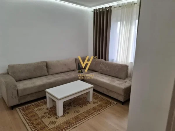 Tirane, jepet me qera apartament 1+1+Ballkon Kati 3, 65 m² 570 € (DISPANCERIA)