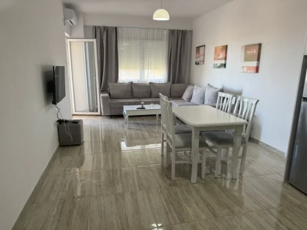 Tirane, jepet me qera apartament 1+1 Kati 5, 70 m² 400 € (Kamez Prane rrethit te Ullirit)