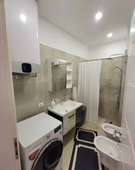 Tirane, jepet me qera apartament 2+1 Kati 5, 111 m² 800 € (Rruga Kongresi i Manastirit)